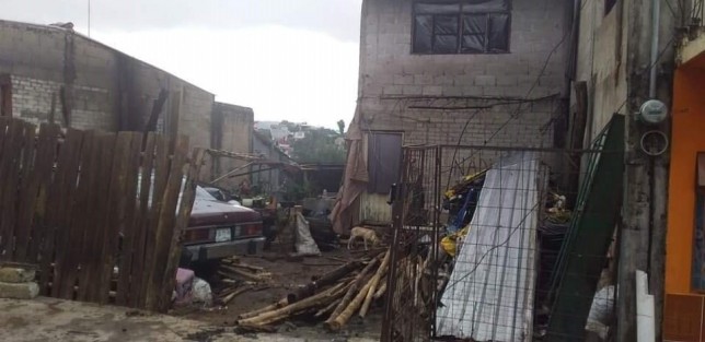 Continuaron los recorridos por daños materiales que causaronr las intensas precipitaciones y fuertes vientos con granizo.Acompañaron a la titular del DIF Municipal, Mara Chama,  PC Regional, PC Municipal y DIF Teocelo, así mismo a la secretaria del ayuntamiento Lic. Trinidad Larios . 


