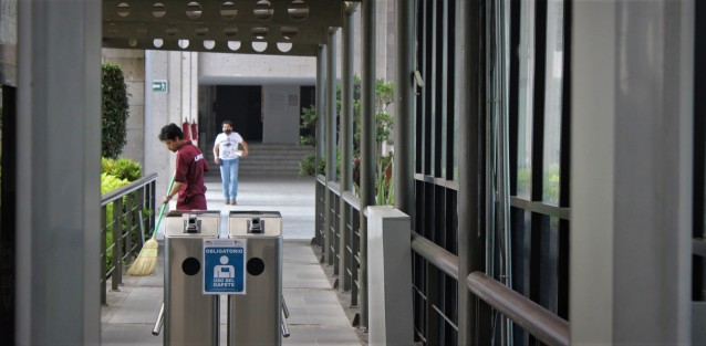 Continúa con restricciones el acceso al Palacio Legislativo, por la contingencia sanitaria. Las únicas áreas que están laborando son la Presidencia, la Secretarpia del Congreso y la Oficialía de partes. 