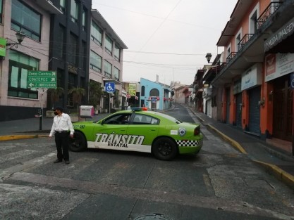 Desde hoy y hasta el 31 de Mayo, la SSP Veracruz y la Dirección de Transporte, implementarán un operativo para limitar la movilización en las principales calles de la ciudad de Xalapa. Si no indispensable salir #QuédateEnCasa!  