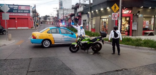 Desde hoy y hasta el 31 de Mayo, la SSP Veracruz y la Dirección de Transporte, implementarán un operativo para limitar la movilización en las principales calles de la ciudad de Xalapa. Si no indispensable salir #QuédateEnCasa!  