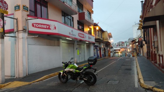 Desde hoy y hasta el 31 de Mayo, la SSP Veracruz y la Dirección de Transporte, implementarán un operativo para limitar la movilización en las principales calles de la ciudad de Xalapa. Si no indispensable salir #QuédateEnCasa!  
