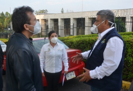 El alcalde de Teocelo, Mario A. Chama Díaz, en compañía del dirigente Estatal y diputado local por el Partido Encuentro Social, así como la Síndica Zaira del Carmen Martínez Andrade, fueron recibidos en el Congreso del Estado por el  Presidente de la Junta de Coordinación Política (Jucopo), diputado Juan Javier Gómez Cazarín, para entregar el acta de cabildo en la cual el ayuntamiento de Teocelo, al igual que otros Ayuntamientos, se suman para aprobar la Reforma Constitucional en materia Electoral del Estado de Veracruz.  