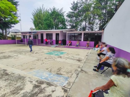 El Comedor Comunitario del Sistema Municipal DIF Teocelo rebasó este jueves las expectativas en una ardua jornada en la que se sirvieron 450 comidas en apoyo a las familias de Teocelo. 
