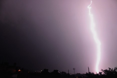 Por lo anterior se prevén lluvias intensas (75 a 150 mm) especialmente en las cuencas del Pánuco, Tuxpan, Cazones, Tecolutla, Nautla, Papaloapan, Coatzacoalcos y Tonalá, previendo lluvias fuertes (25 a 50 mm) a localmente muy fuertes (50 a 75 mm) en el resto del estado; condiciones que estarán acompañadas por actividad eléctrica.