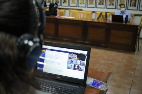 Acatando las medidas preventivas indicadas por las autoridades sanitarias, la Secretaría de Educación de Veracruz (SEV) llevó a cabo la asignación de 256 plazas definitivas, a través de una plataforma electrónica, como parte del proceso de Admisión a la Educación Básica Ciclo Escolar 2019-2020.