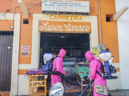 Con la entrada de la semaforización para el regreso a la nueva normalidad en el país ante la contingencia  por SARS-CoV-2 (COVID-19) y atendiendo a las disposiciones de las Autoridades Sanitarias Estatales, las cuales indican reforzar las medidas sanitarias y Estrategias Municipales dado que el Estado de Veracruz se mantiene en COLOR ROJO; el día de hoy se llevó a cabo la sanitización de establecimientos dedicados a la venta de carnes y lácteos de Teocelo. 