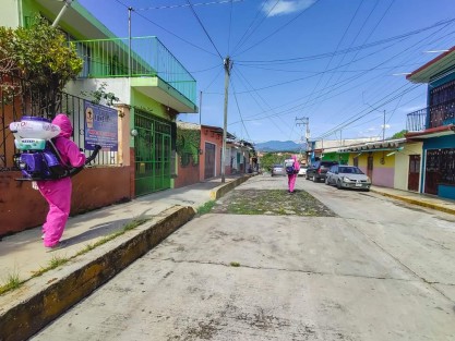 Las acciones de sanitización para evitar cualquier contagio continuarán en comercios de diferentes giros durante los siguientes días, por lo que se solicita a la ciudadanía estar atentos a los avisos del Área de Comercio Municipal. 