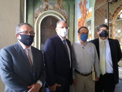Un grupo de Mormones encabezados por el Presidente Agente del Consejo de comunicación de Veracruz, Joaquin Caballero Lagunes; Luis Fernando Trego y Carlos Jesús director de comunicación de la región Jesucristo, entregaron 20 mil cubrebocas al gobierno del estado. Sin fines políticos, dijeron. 
