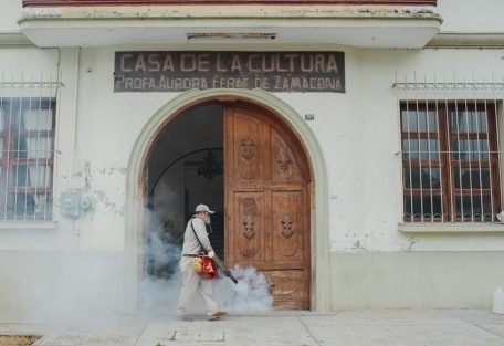 Ante el inicio de la Temporada de Lluvias y Ciclones 2020 el Estad de Veracruz garantiza acciones como son control larvario, rociado a casos probables e intradomiciliar preventivo, ovitrampas, nebulización (rociado espacial) y termonebulización; para prevenir y eliminar criaderos del mosquito Aedes aegypti. 