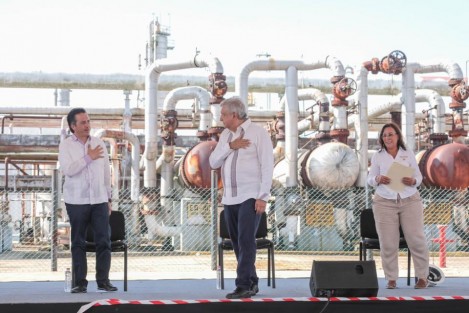 En la visita del presidente Andrés Manuel López Obrador a la Refinería General Lázaro Cárdenas y al Complejo Petroquímico Cangrejera, el gobernador Cuitláhuac García Jiménez expresó que hoy se ven ya los primeros frutos del rescate de la soberanía energética nacional.