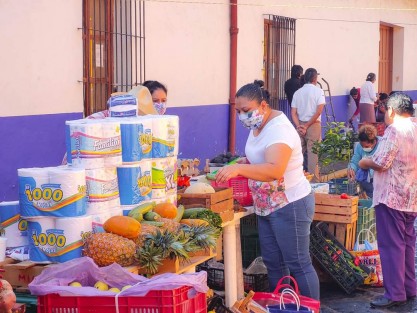 Protección Civil Teocelo continúa implementando medidas de prevención  para reducir la movilidad ante la pandemia por SARS-CoV-2(COVID-19) se informa a la ciudadanía que los accesos al Tianguis Dominical y Mercado Municipal se permitirá SOLO A UNA PERSONA POR FAMILIA CON USO DE CUBREBOCA, y en todo momento mantener la SANA DISTANCIA.  