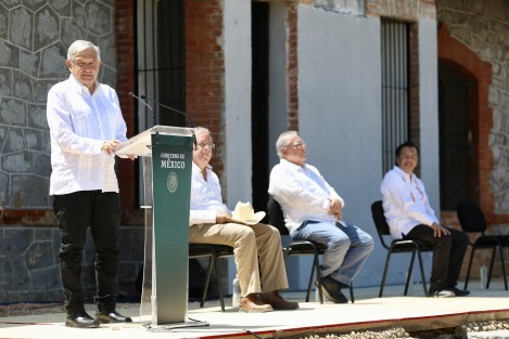 El presidente López Obrador dijo estar convencido del éxito de los trabajos y contento de supervisarlos, pues enmarcan el banderazo de la construcción del Tren Maya. Asimismo, consideró un milagro que los conservadores no hayan privatizado también esta infraestructura. 