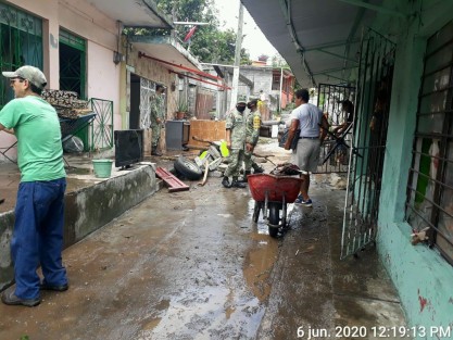 La Secretaría de Protección Civil (PC) coordina la atención inmediata al municipio de Atoyac que resultó con afectaciones en 320 viviendas de 13 colonias tras el paso de la tormenta tropical Cristóbal.