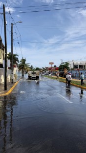 Se atiende en coordinación con CONAGUA reportes de encharcamientos e inundaciones en el Fraccionamiento Floresta, con la activación de bombas de achique de CONAGUA y PC estatal. Los niveles del agua ya se encuentran en disminución y se realizarán recorridos de verificación. Al momento no se reportan personas lesionadas.