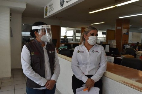 A fin de atender al público bajo los protocolos sanitarios como uso de cubrebocas y aplicación de gel antibacterial, la Secretaría de Trabajo, Previsión Social y Productividad (STPSP) dotó de material de protección y limpieza a todo el personal de las Juntas Especiales de Conciliación y Arbitraje, Procuradurías Auxiliares de la Defensa del Trabajo y Servicio Nacional de Empleo (SNE). 