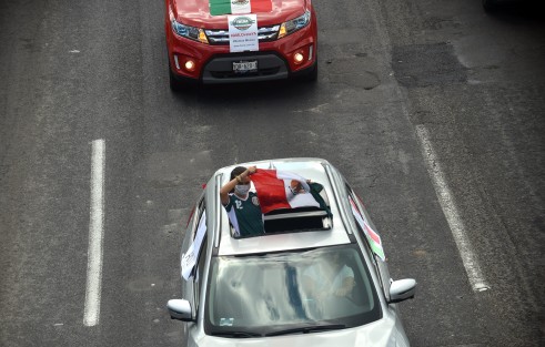 Dos caravanas del Frente Anti-AMLO partieron de dos puntos de la ciudad de Xalapa mostrando su rechazo a la administración del presidente Andrés Manuel López Obrador; la primera desde  Avenida Ruiz Cortines  y la segunda desde la Central de Abasto,  para llegar al centro de la ciudad. 