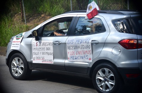 Dos caravanas del Frente Anti-AMLO partieron de dos puntos de la ciudad de Xalapa mostrando su rechazo a la administración del presidente Andrés Manuel López Obrador; la primera desde  Avenida Ruiz Cortines  y la segunda desde la Central de Abasto,  para llegar al centro de la ciudad. 