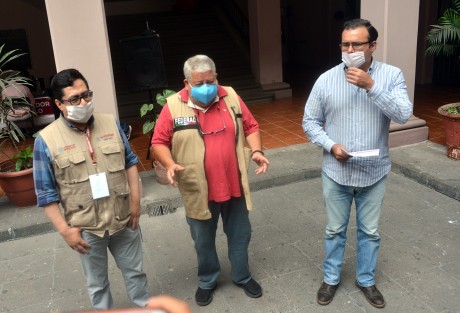 Manuel Huerta Ladrón de Guevara, delegado de Programas Prioritarios para el Estado de Veracruz, y funcionarios municipales, presentaron uno de los módulos donde se reciben peticiones para el presidente Andrés Manuel López Obrador, quien este lunes encabezará reunión de seguridad en la Capital.  