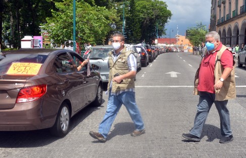 Manuel Huerta Ladrón de Guevara, delegado de Programas Prioritarios para el Estado de Veracruz, y funcionarios municipales, presentaron uno de los módulos donde se reciben peticiones para el presidente Andrés Manuel López Obrador, quien este lunes encabezará reunión de seguridad en la Capital.  