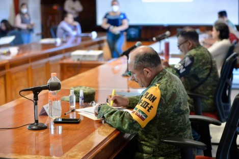 El Goberdor de Veracruz, Cuitláhuac García, presidió la Mesa para Construcción de la Paz, para recibir el reporte final de las acciones que coordinó Protección Civil de los tres órdenes de gobierno y CONAGUA, así como el apoyo recibido por fuerzas federales para atender el desborde del río en Agua Dulce.  