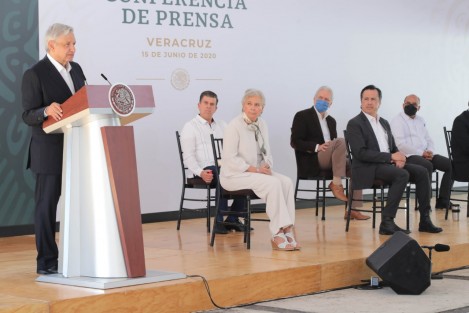 El presidente de México,  Andrés Manuel López Obrador  se encuentra este lunes de gira en la ciudad de Xalapa, en donde realizó su acostumbrada conferencia mañanera ante representantes de los medios de información.  