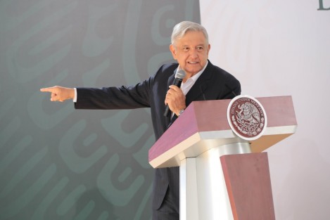 El presidente de México,  Andrés Manuel López Obrador  se encuentra este lunes de gira en la ciudad de Xalapa, en donde realizó su acostumbrada conferencia mañanera ante representantes de los medios de información.  