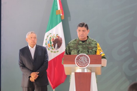 El gobernador Cuitláhuac García, así como funcionarios federales, estatales y locales, acompañaron la conferencia mañanera del Presidente López Obrador. 