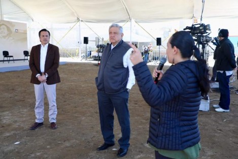 El Presidente Andrés Manuel López Obrador y la secretaria, María Luisa Albores González, el gobernador Cuitláhuac García supervisaron los avances del programa Sembrando Vida en Perote,con el cual ‪más de 68 mil sembradores veracruzanos se involucran con su comunidad, aportan sustento a sus familias y contribuyen al medio ambiente.‬  