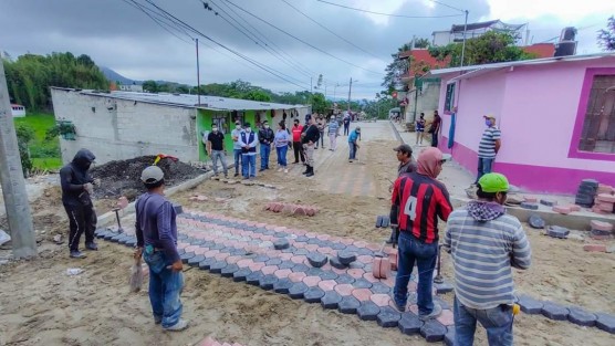 En Teocelo dio  inicio la construcción de la obra que  por más de 35 años vecinos de la Colonia Rocco de Arcángelis habían solicitado y hoy con un intenso ritmo de trabajo ya se reflejan los avances de la Primera Etapa de construcción.