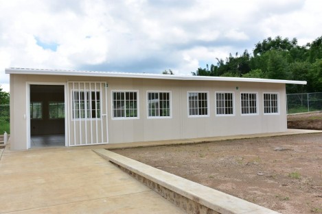 La Secretaría de Educación de Veracruz (SEV), a través del Instituto de Espacios Educativos, contempla la realización de mil obras en este año que garanticen mejores condiciones de estudio para las y los estudiantes veracruzanos.