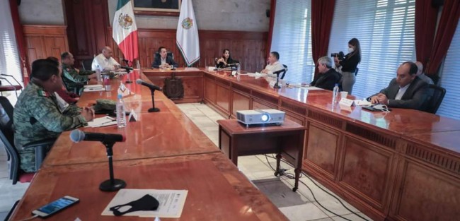 en Veracruz se ha confirmado la entrega de más de 40 mil créditos a trabajadores informales de 25 mil pesos cada uno, es decir, una inversión de más de mil millones de pesos, informó el Gobernador Cuitláhuac García en sus redes sociales.