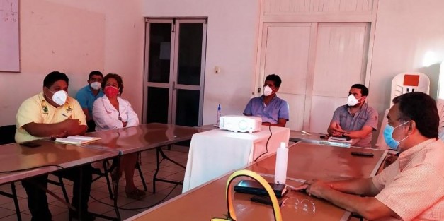Durante reunión entre personal de la Jurisdicción Sanitaria X y autoridades municipales de Oluta, Texispetec y Santiago Tuxtla, se acordó la continuidad de las medidas preventivas contra COVID-19. 