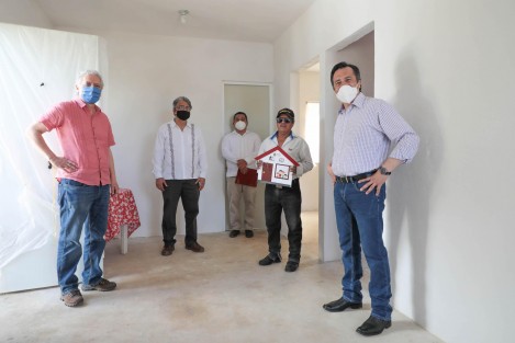 El Gobierno del Estado de Veracruz, a través de la Secretaría de Desarrollo Social (SEDESOL), hizo entrega de 176 viviendas a igual número de familias de 31 Zonas de Atención Prioritarias (ZAP) de esta capital, las cuales abarcan a 20 colonias urbanas y 11 localidades rurales. 