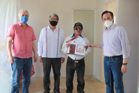 El Gobierno del Estado de Veracruz, a través de la Secretaría de Desarrollo Social (SEDESOL), hizo entrega de 176 viviendas a igual número de familias de 31 Zonas de Atención Prioritarias (ZAP) de esta capital, las cuales abarcan a 20 colonias urbanas y 11 localidades rurales. 