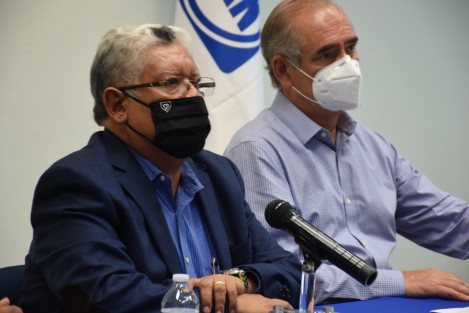 El Presidente del CDE del PAN en Veracruz, Joaquín Guzmán Avilés, advirtió que Acción Nacional continúa exigiendo que se respete la figura de revocación de mandato como un instrumento de democracia participativa, por lo que es necesario que se dictamine y vote en el Congreso del Estado la iniciativa presentada por el Senador Julen Rementería, que incluiría dicha figura en la Constitución local.