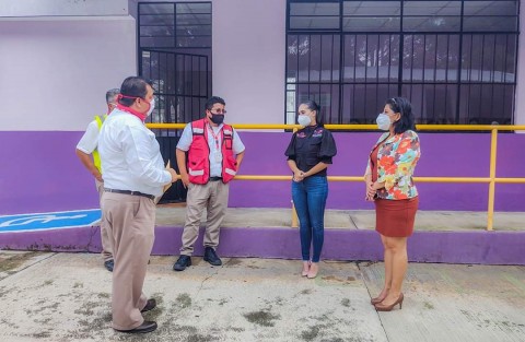El Sistema Municipal DIF Teocelo, que preside Mara Chama Villa, recibió a  Directivos y personal de la empresa Coca Cola - Femsa México, quienes otorgaron  una importante donación  de paquetes  con envases de 5 litros de agua, que serán empleados en el Comedor Comunitario y distribución a personas que lo necesiten. 