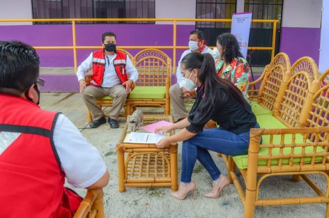 El Gerente Regional Jaime Zaragoza, así como  los supervisores Rolando Benítez, José Castillo García, Nahin Grajales Barradas y Rigoberto Jácome Suárez,  realizaron la entrega simbólica de insumos a la Presidenta del DIF Municipal, Mara Chama Villa, con la presencia de la Síndica Municipal Zayra del Carmen Martínez Andrade y la Secretaria del Ayuntamiento Trinidad Martínez Larios. 