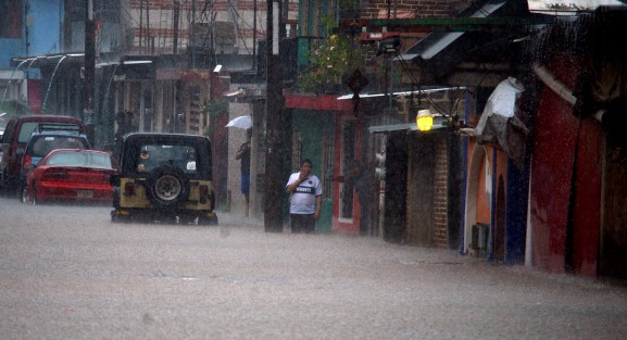 Con la lluvia de esta tarde, con la pandemia de Coronavirus y el temblor de aye,r las familias del lugar se encontraban muy temerosas de que pasara una desgracia, por fortuna no fue así y sólo hubo daños materiales y un gran susto.  