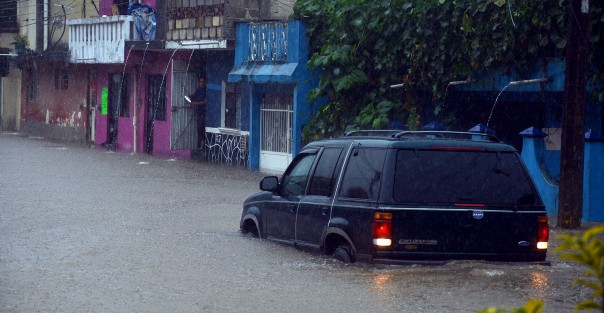 Con la lluvia de esta tarde, con la pandemia de Coronavirus y el temblor de aye,r las familias del lugar se encontraban muy temerosas de que pasara una desgracia, por fortuna no fue así y sólo hubo daños materiales y un gran susto.  