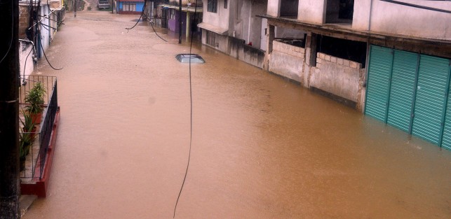 Con la lluvia de esta tarde, con la pandemia de Coronavirus y el temblor de aye,r las familias del lugar se encontraban muy temerosas de que pasara una desgracia, por fortuna no fue así y sólo hubo daños materiales y un gran susto.  