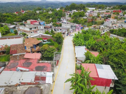 Guardando la Sana Distancia y manteniendo las medidas de prevención, el comité de obra y vecinos, recorrieron la nueva calle; la cual consta de construcción de 1,200 m2 (mil doscientos metros cuadrados) de Pavimento de Concreto Hidráulico.  