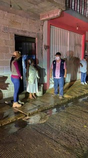 El Alcalde de Teocelo, Ver., Mario Chama, la Presidenta del DIF Municipal, Mara Chama; Protección Civil y Seguridad Pública, realizaron un recorrido de supervisión por el municipio, tras las fuertes lluvias de la noche del miércoles 24 de junio. 