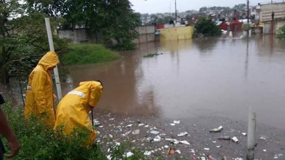 Gran cantidad de basura en las calles, uno de los principales factores que provocan inundaciones en Xalapa año tras año. 