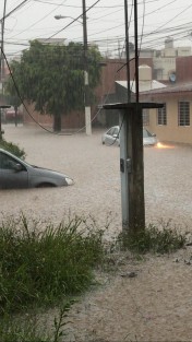 La Secretaría de Protección Civil (PC) ha solicitado a la Coordinación Nacional de Protección Civil emitir Declaratoria de Emergencia para los municipios de Xalapa y Tlalnelhuayocan, por lluvia severa e inundación fluvial y pluvial del 24 al 25 de junio del año en curso.