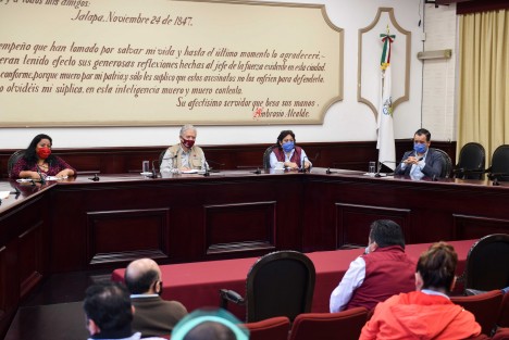 ras la evaluación preliminar de daños por la lluvia registrada este miércoles, el Ayuntamiento de Xalapa, con el apoyo de la Secretaría de Protección Civil (SPC), solicitará a la Federación la declaratoria de emergencia para brindar atención inmediata a la población, informaron autoridades del Ayuntamiento durante la Sesión Extraordinaria del Consejo de Protección Civil Municipal, celebrada este jueves.
