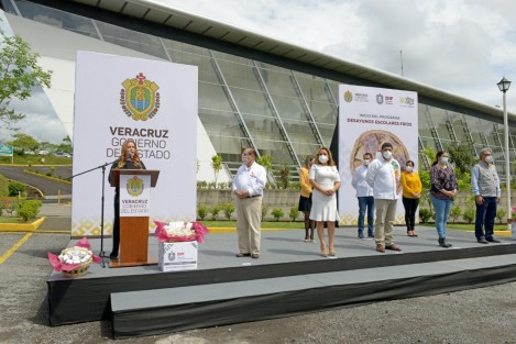 La  directora del organismo, Rebeca Quintanar Barceló, informó que durante la contingencia sanitaria por COVID-19 dichos apoyos serán distribuidos por los sistemas municipales entre la población vulnerable, es decir, familias con niñas, niños y adolescentes, adultos mayores y personas discapacitadas.