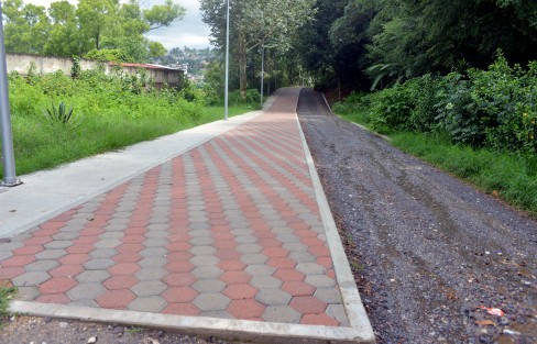 Así lucen los trabajos de rehabilitación de una parte del Santuario de las Garzas, exactamente el tramo que va de la Secundaria Técnica 105 y hasta el FOVISSSTE.  Se espera que estos trabajos sean terminados pronto y beneficiar a familias  que transitan por ahí a diario.
