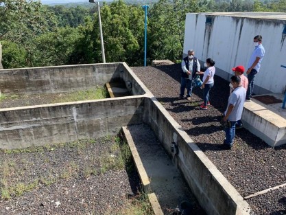 En Teocelo se trabaja de manera permanente para dotar del vital líquido a la población. 
En recorrido por la Planta Potabilizadora,  el Alcalde Mario Antonio Chama Díaz, La Síndica Municipal Zayra del Carmen Martínez, La Secretaria del Ayuntamiento, Trinidad Martínez y los Directores de Obras, Alberto Lucas Marín; de Desarrollo Urbano, Rafael  Xilot y de Aguas Potables, Erick Hernández,  supervisaron el trabajo de la Planta y trazaron líneas de acción que permitirán optimizar su funcionamiento. 
