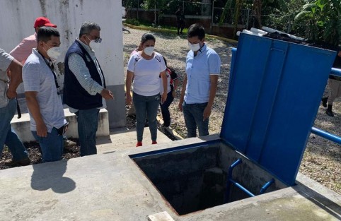En Teocelo se trabaja de manera permanente para dotar del vital líquido a la población. 
En recorrido por la Planta Potabilizadora,  el Alcalde Mario Antonio Chama Díaz, La Síndica Municipal Zayra del Carmen Martínez, La Secretaria del Ayuntamiento, Trinidad Martínez y los Directores de Obras, Alberto Lucas Marín; de Desarrollo Urbano, Rafael  Xilot y de Aguas Potables, Erick Hernández,  supervisaron el trabajo de la Planta y trazaron líneas de acción que permitirán optimizar su funcionamiento. 