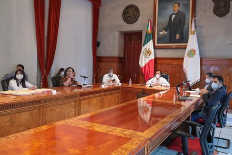 El Gobernador Cuitláhuac García Jiménez informó que en las tiendas virtuales en apoyo al comercio veracruzano se han registrado 42,452 negocios con 101,183 interacciones comerciales en http://www.promover.veracruz.gob.mx; y entienda.hechoenveracruz.gob.mx se han logrado vender 1,619 artículos en 262 pedidos de productos que provienen de artesanos y del ingenio jarocho. ‬